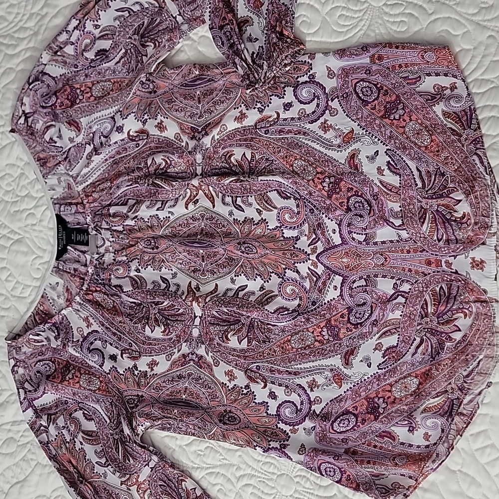 White House Black Market Purple and White Paisley Blouse With Slits On Sleeves - Picture 12 of 13